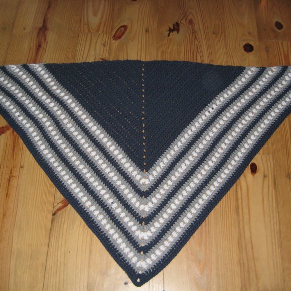 Blue , Gray &  White Hand Knit Shawl / Coverlette / Triangle Wrap - Picture 6 of 6